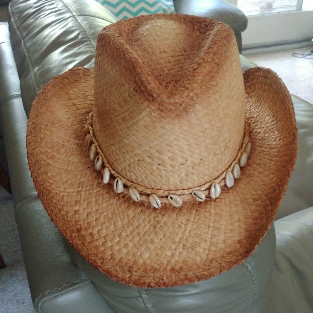 Cowboy straw hat with shells